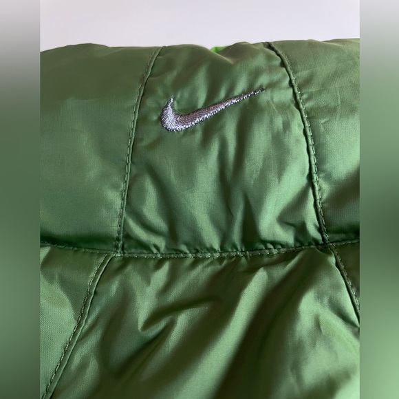 Girls Nike Puffer down Vest Reversible - Olive Green and Bright Lime Green. - Picture 6 of 13